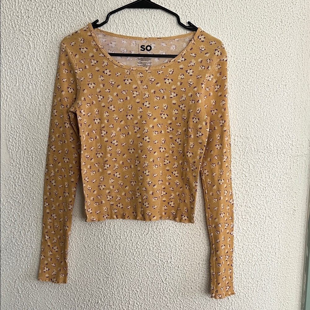 So Goods For Life Brand Ditsy Floral Long Sleeve Tee!